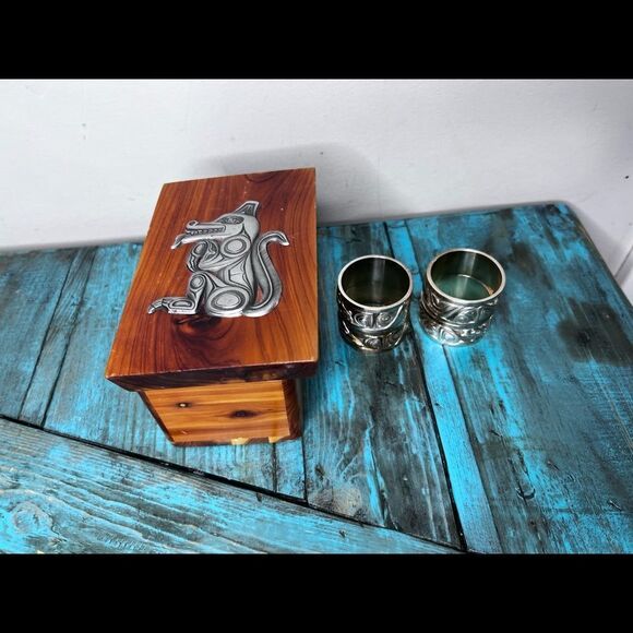 First Nations Vintage Boma Wolf Napkin Rings in cedar box - Picture 2 of 13